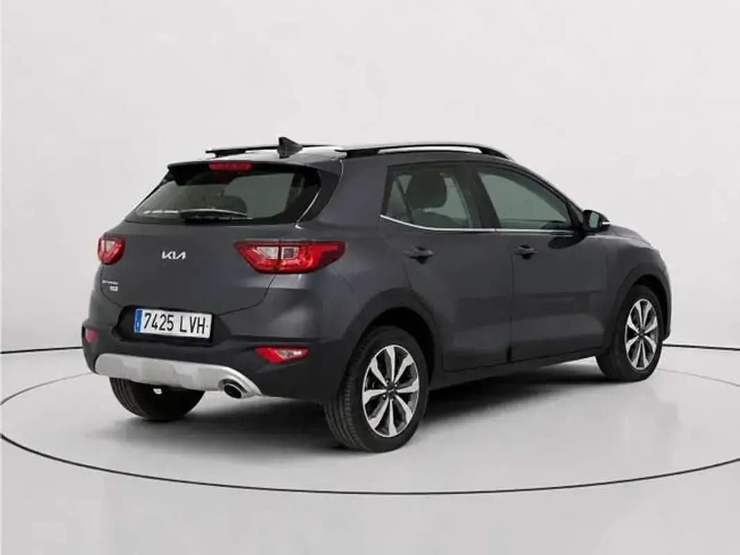 Usado Kia Stonic 120 CV (88 kW) 2021 Gris SUV