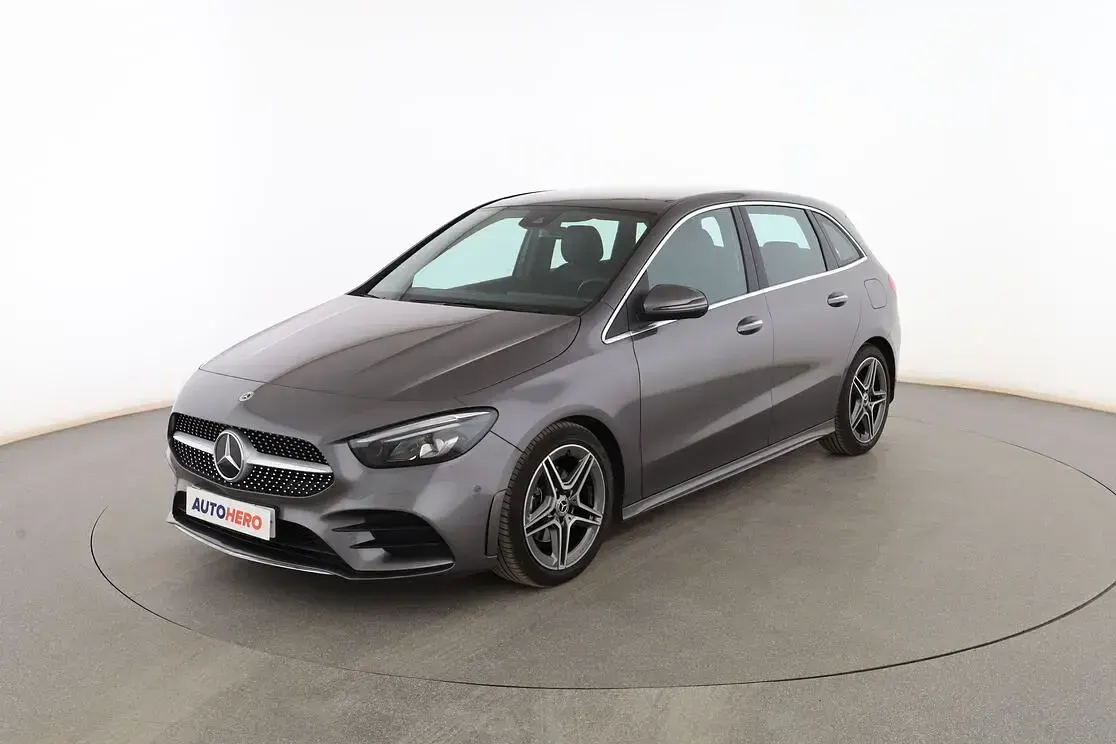 Usado Mercedes B180 AMG line 116 CV (85 kW) 2022 Monovolumen
