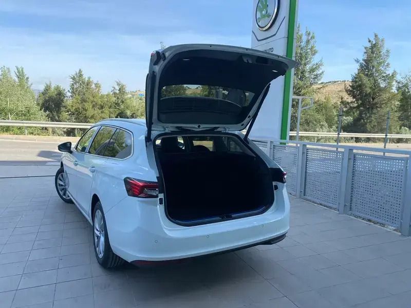 Usado Skoda Superb Selection 204 CV (150 kW) 2024 Familiar