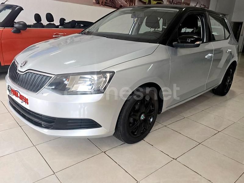 Usado Skoda Fabia Active 95 CV (69 kW) 2018 Gris / plata Berlina