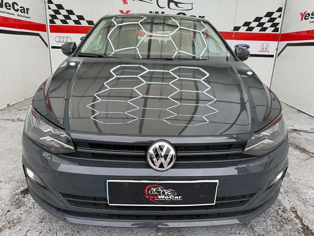 Usado VW Polo 75 CV (55 kW) 2018 Gris Utilitario