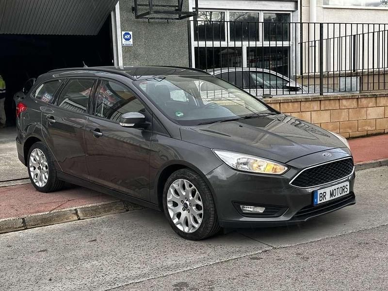 Usado Ford Focus Business Edition 125 CV (91 kW) 2017 Gris Familiar