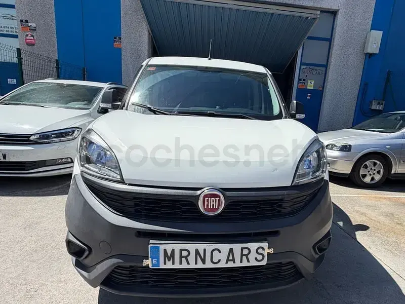 Usado Fiat Doblò Easy 95 CV (69 kW) 2017 Blanco Monovolumen
