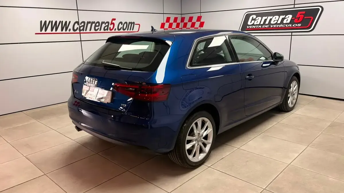 Usado Audi A3 Attraction 110 CV (80 kW) 2015 Azul Berlina