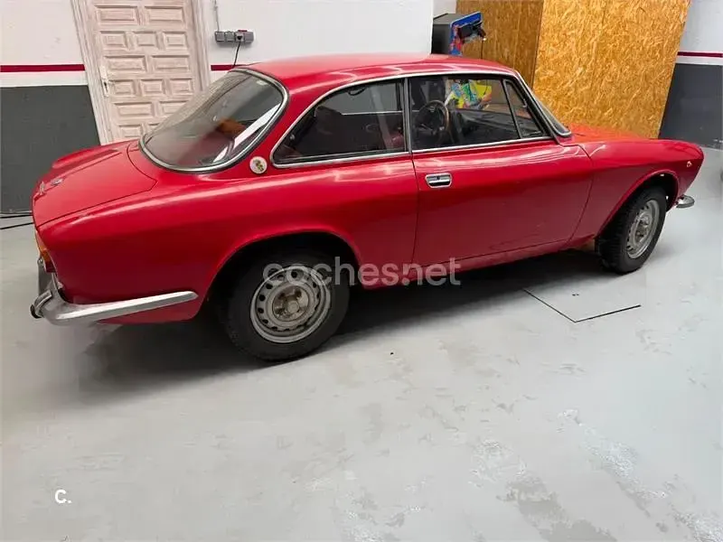 Usado Alfa Romeo GTV 130 CV (95 kW) 1981 Rojo Coupe