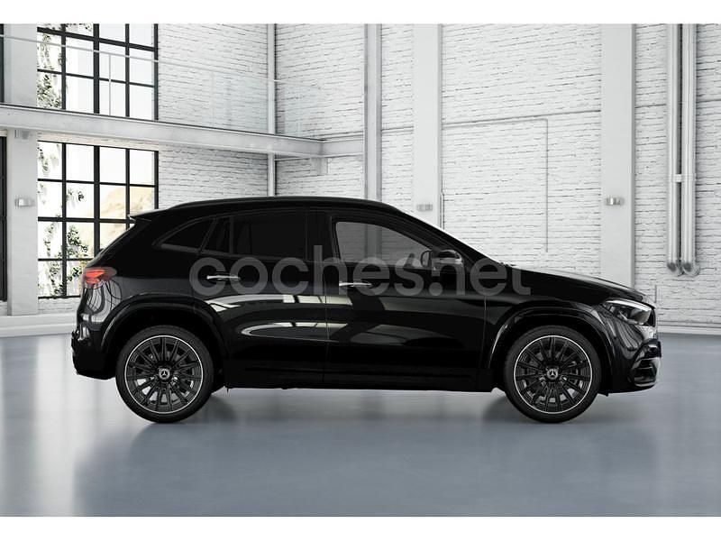 Usado Mercedes GLA200 AMG line 150 CV (110 kW) 2025 Kosmosblack  met. SUV