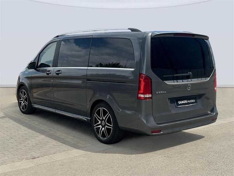 Usado Mercedes V220 Avantgarde 163 CV (119 kW) 2024 Gris selenita Monovolumen