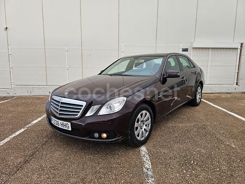 Marrón Usado 2012 Mercedes E200 Elegance Berlina | 11.850 € (Precio justo) - Imagen 1/4