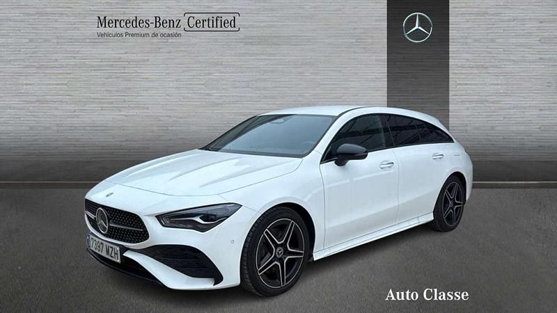 Usado Mercedes CLA200 Shooting Brake 150 CV (110 kW) 2025 Blanco Familiar