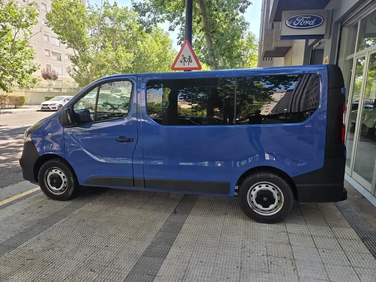 Usado Opel Vivaro S 125 CV (91 kW) 2016 Azul Monovolumen
