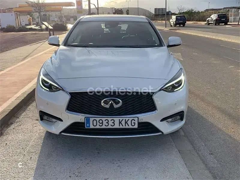 Usado Infiniti Q30 Premium 156 CV (114 kW) 2018 Blanco Berlina