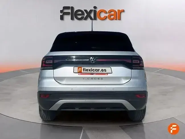 Usado VW T-Cross Advance 95 CV (69 kW) 2022 Gris SUV