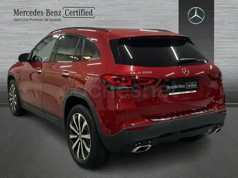 Usado Mercedes GLA200 163 CV (119 kW) 2022 Rojo SUV