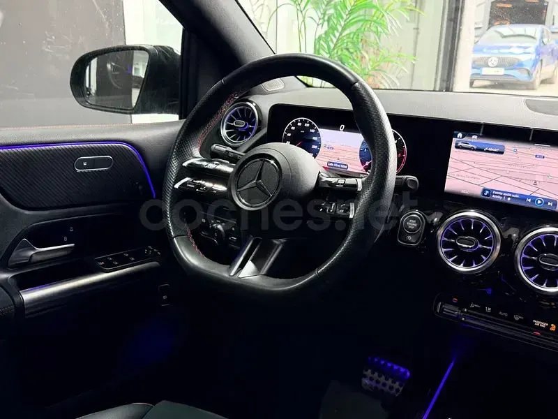 Usado Mercedes B200 163 CV (119 kW) 2022 Negro Utilitario