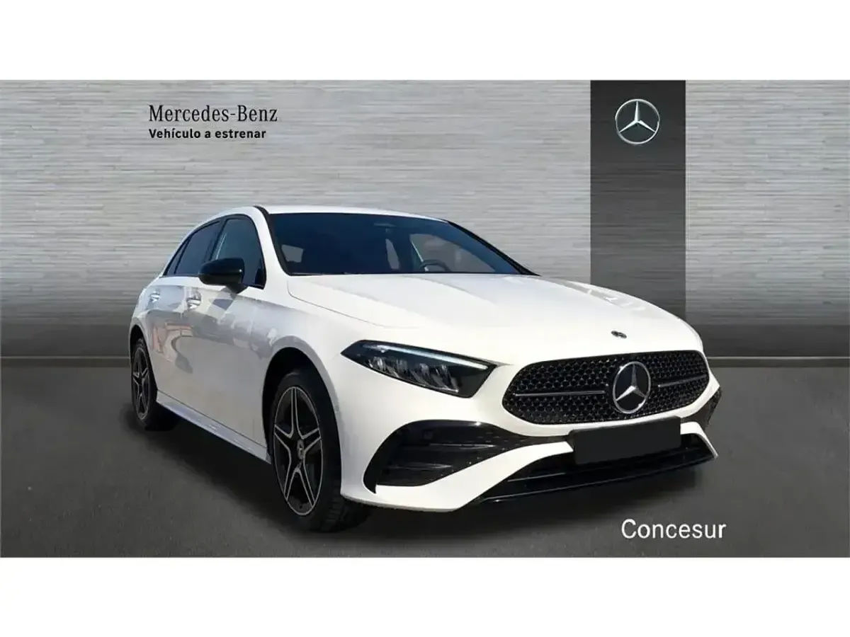 Nuevo Mercedes A200 AMG line 150 CV (110 kW) 2025 Blanco polar Berlina