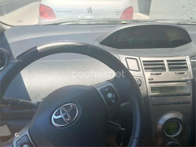 Gris / plata Usado 2009 Toyota Yaris Active Berlina | 6300 € (Precio justo) - Imagen 1/4