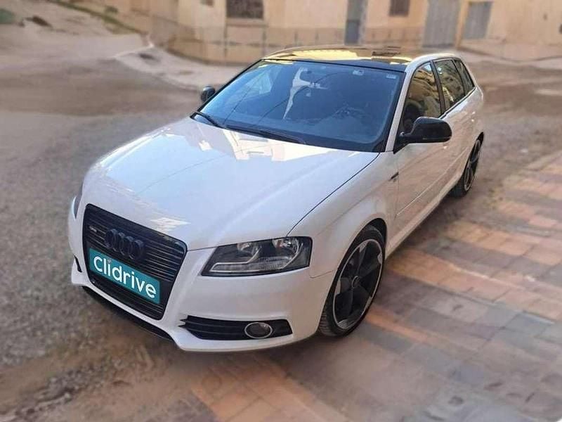 Usado Audi A3 Sportback Ambition 140 CV (102 kW) 2010 Blanco Utilitario