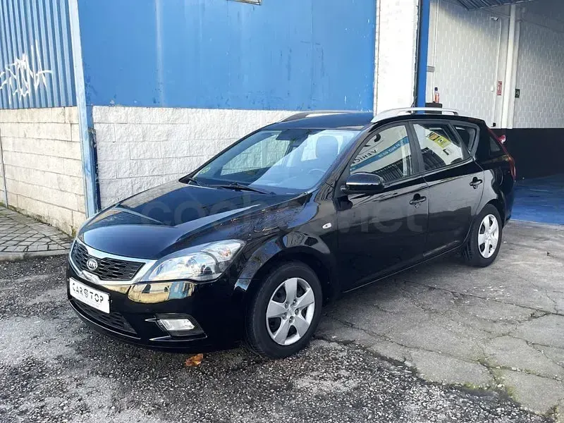 Usado Kia Ceed Active 115 CV (84 kW) 2010 Negro Utilitario
