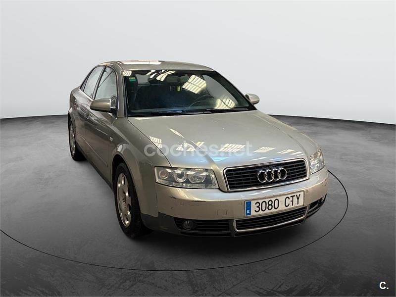Usado Audi A4 130 CV (95 kW) 2004 Beige Berlina