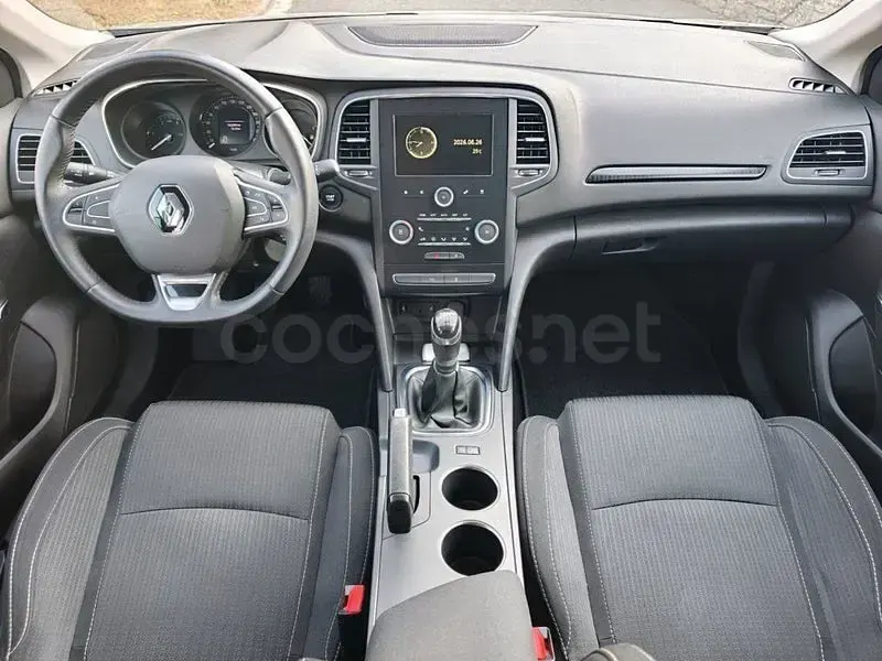 Usado Renault Mégane IV Life 90 CV (66 kW) 2017 Gris / plata Berlina