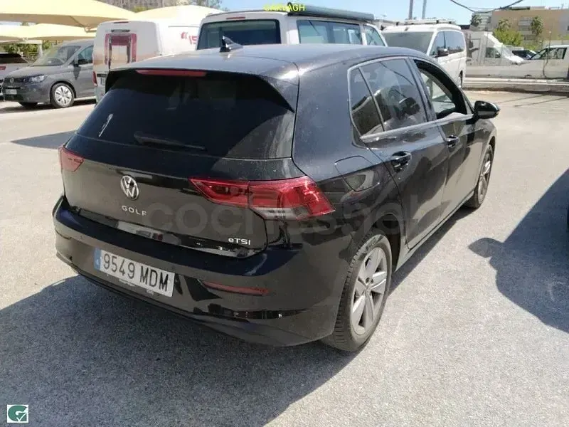 Usado VW Golf VIII Life 110 CV (80 kW) 2023 Negro Berlina