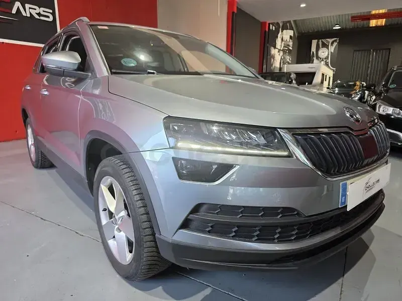 Usado Skoda Karoq Ambition 115 CV (84 kW) 2018 Gris / plata SUV