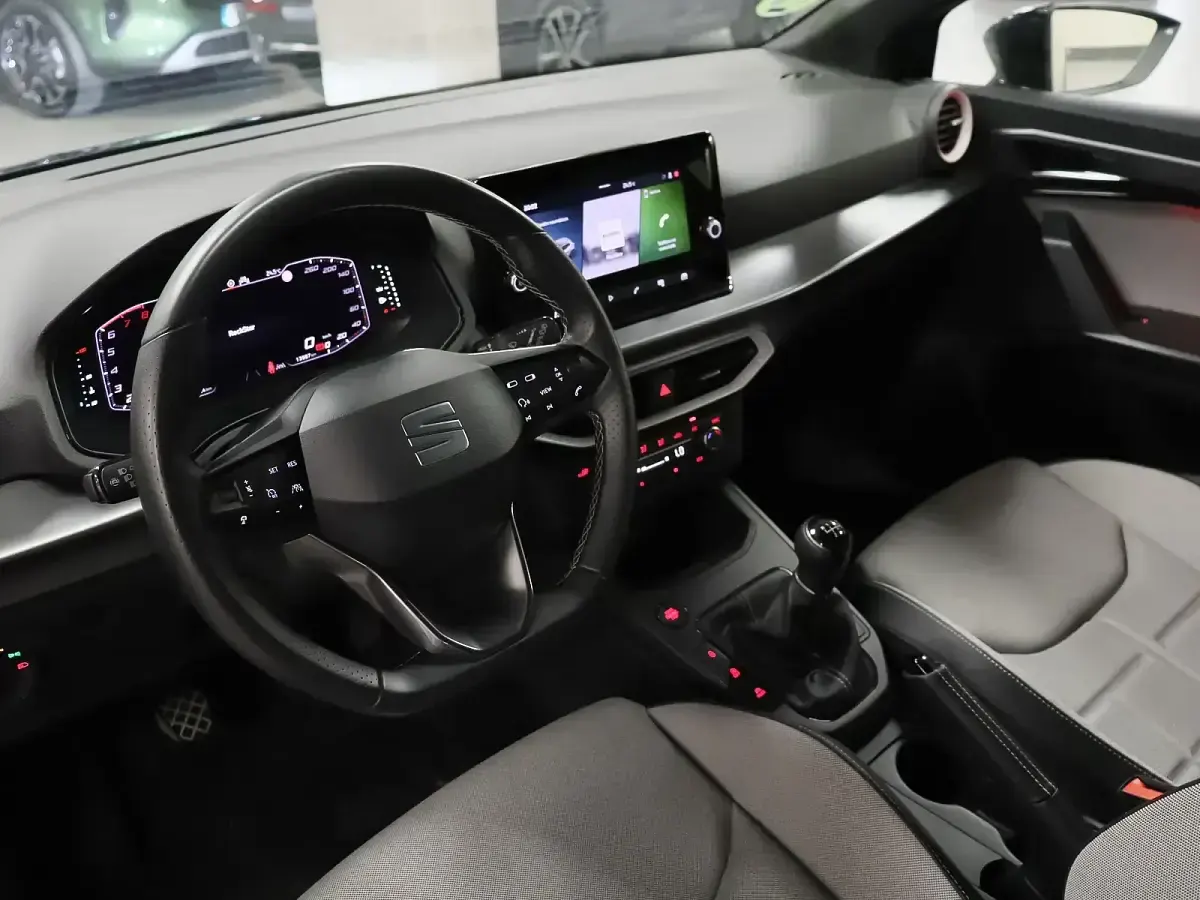 Usado Seat Ibiza FR 115 CV (84 kW) 2026 Gris Utilitario