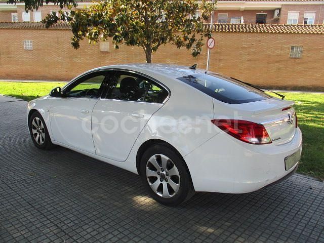 Usado Opel Insignia Edition 140 CV (102 kW) 2011 Blanco Berlina