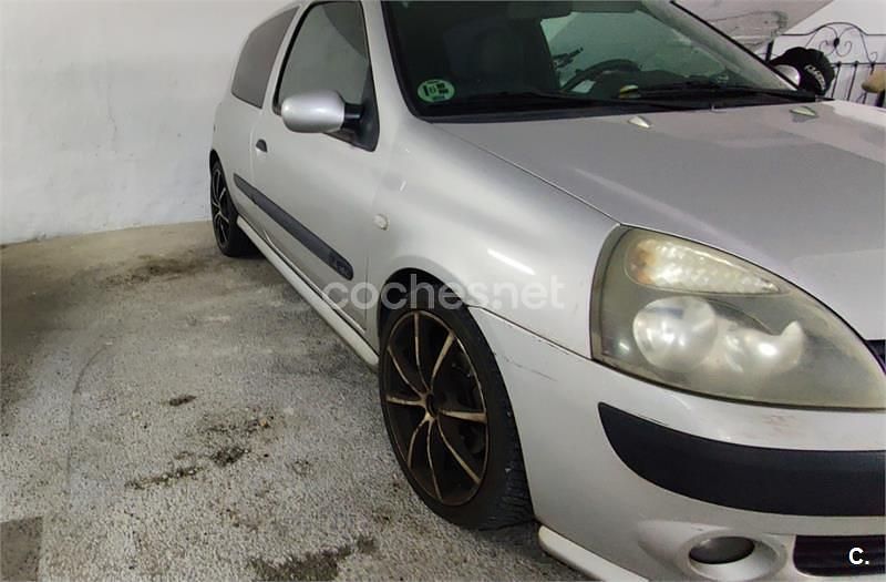 Gris / plata Usado 2004 Renault Clio II Extreme Berlina | 1800 € (Buen precio) - Imagen 1/4