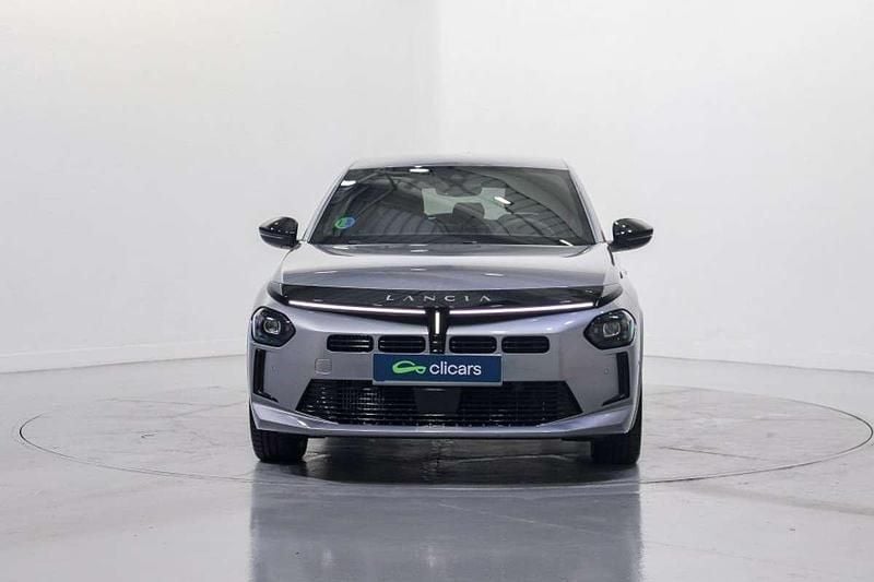 Usado Lancia Ypsilon 99 CV (72 kW) 2025 Plateado Utilitario