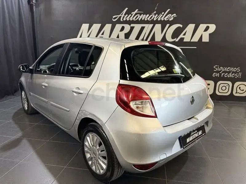 Usado Renault Clio IV Authentique 75 CV (55 kW) 2012 Gris / plata Berlina
