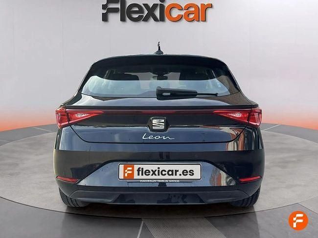 Usado Seat Leon Style 110 CV (80 kW) 2024 Negro Berlina