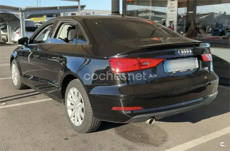 Usado Audi A3 Attraction 110 CV (80 kW) 2016 Negro Berlina