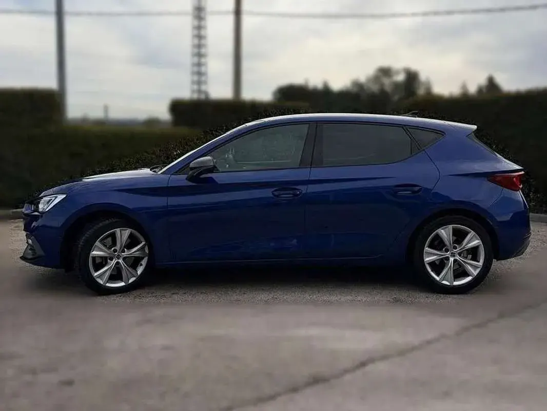 Usado Seat Leon FR 150 CV (110 kW) 2020 Azul Berlina