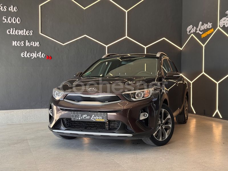 Usado Kia Stonic 110 CV (80 kW) 2018 Gris / plata SUV