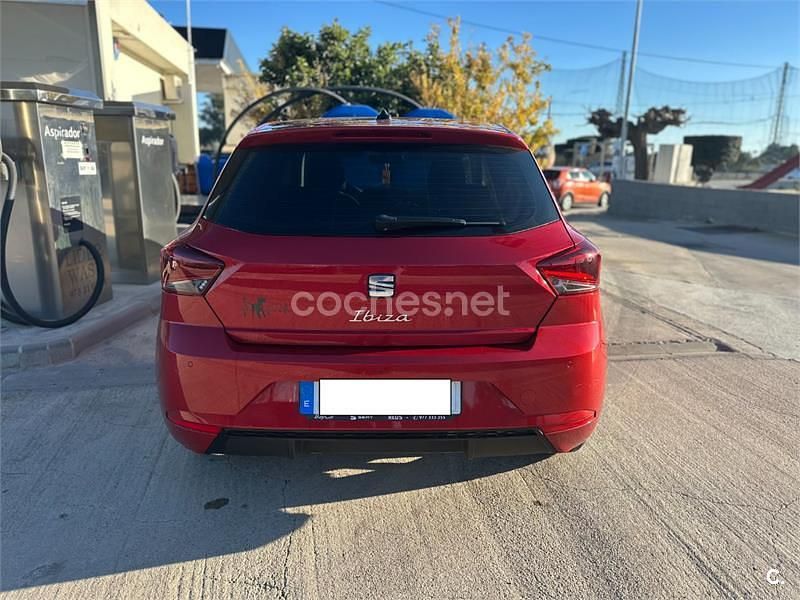 Usado Seat Ibiza Style Plus 110 CV (80 kW) 2022 Rojo Utilitario