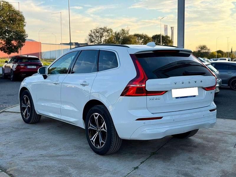Używany Volvo XC60 Core 197 KM (144 kW) 2021 Biały SUV