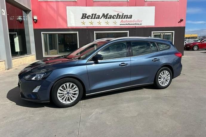 Usado Ford Focus Titanium 121 CV (88 kW) 2020 Azul Familiar