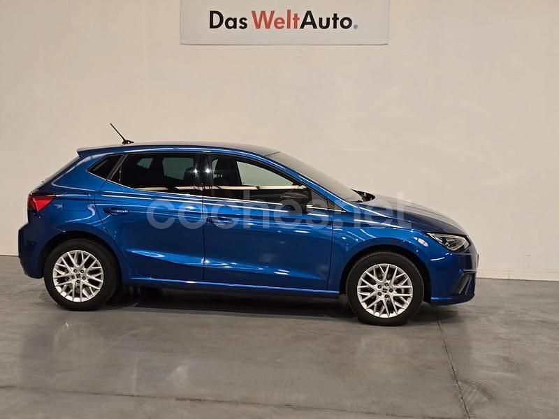 Usado Seat Ibiza 115 CV (84 kW) 2024 Azul Berlina