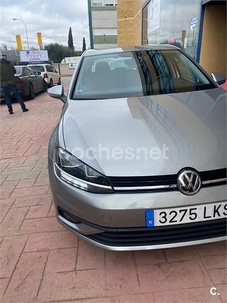 Usado VW Golf VII Advance 115 CV (84 kW) 2020 Gris / plata Berlina