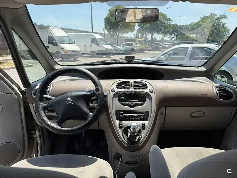 Usado Citroën Xsara Picasso 110 CV (80 kW) 2004 Beige Monovolumen