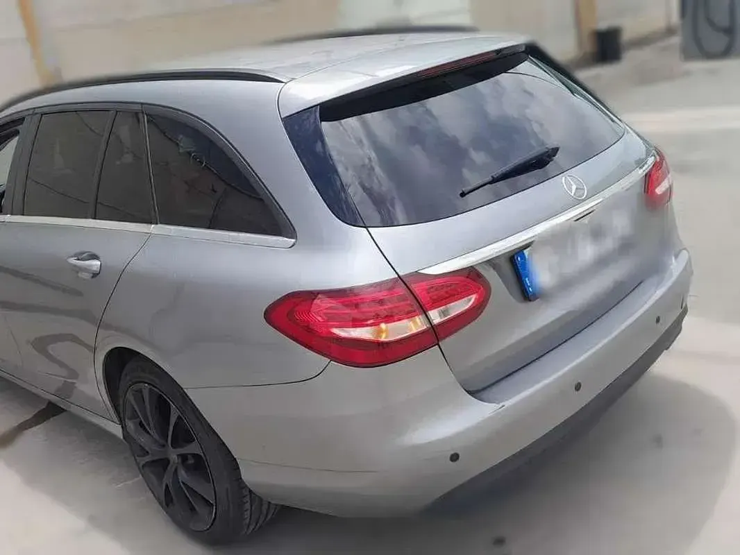 Usado Mercedes C180 Avantgarde 120 CV (88 kW) 2015 Gris Familiar