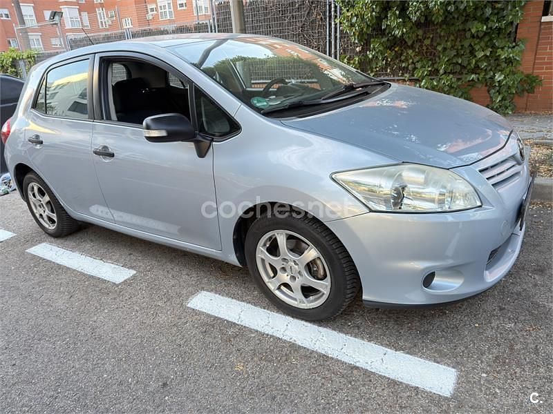 Usado Toyota Auris Advance 132 CV (97 kW) 2010 Gris / plata Utilitario