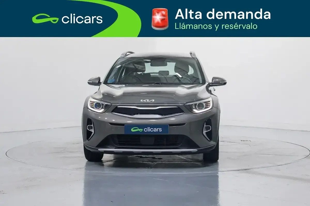 Usado Kia Stonic 120 CV (88 kW) 2023 Verde SUV