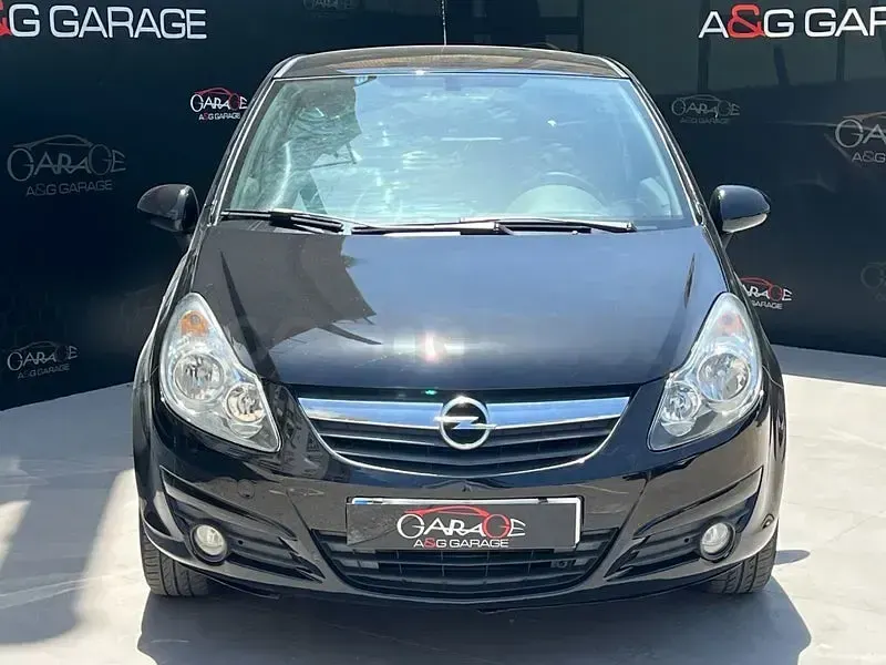 Usado Opel Corsa Selective 95 CV (69 kW) 2011 Negro Utilitario