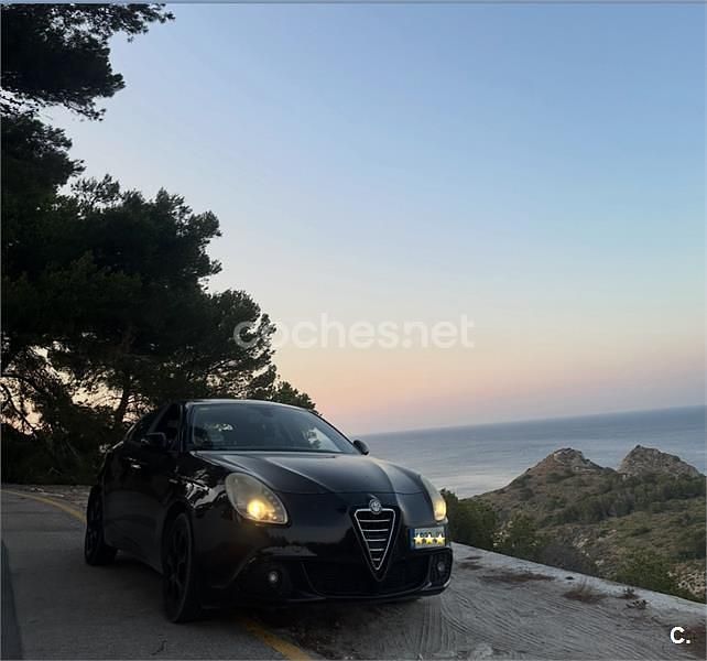 Negro Usado 2012 Alfa Romeo Giulietta Distinctive Utilitario | 3990 € (Super precio) - Imagen 1/4