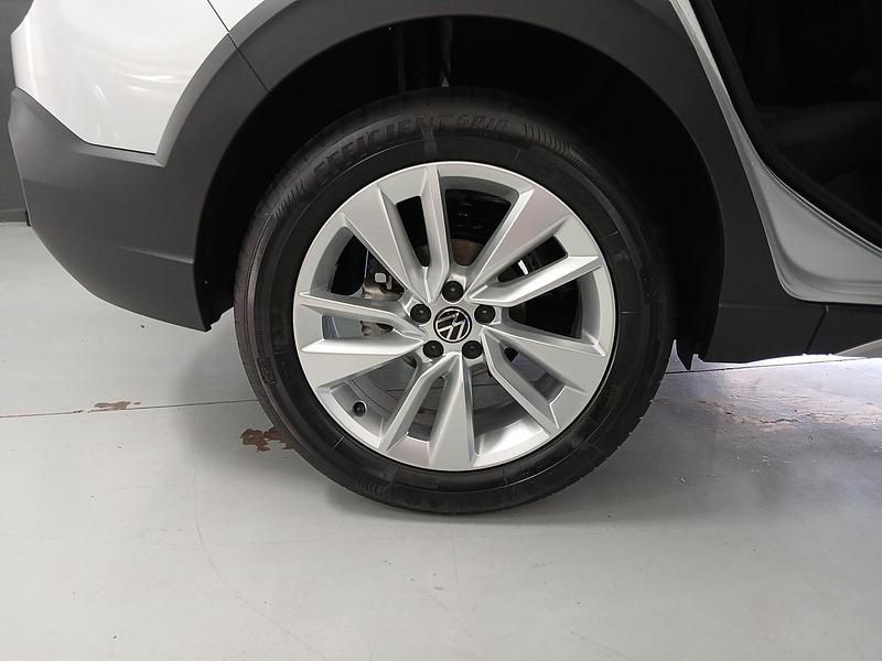 Usado VW Taigo 115 CV (84 kW) 2025 Plata réflex metalizado SUV