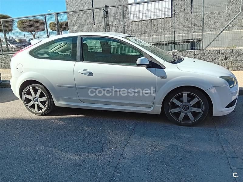 Usado Ford Focus Trend 115 CV (84 kW) 2006 Blanco Berlina