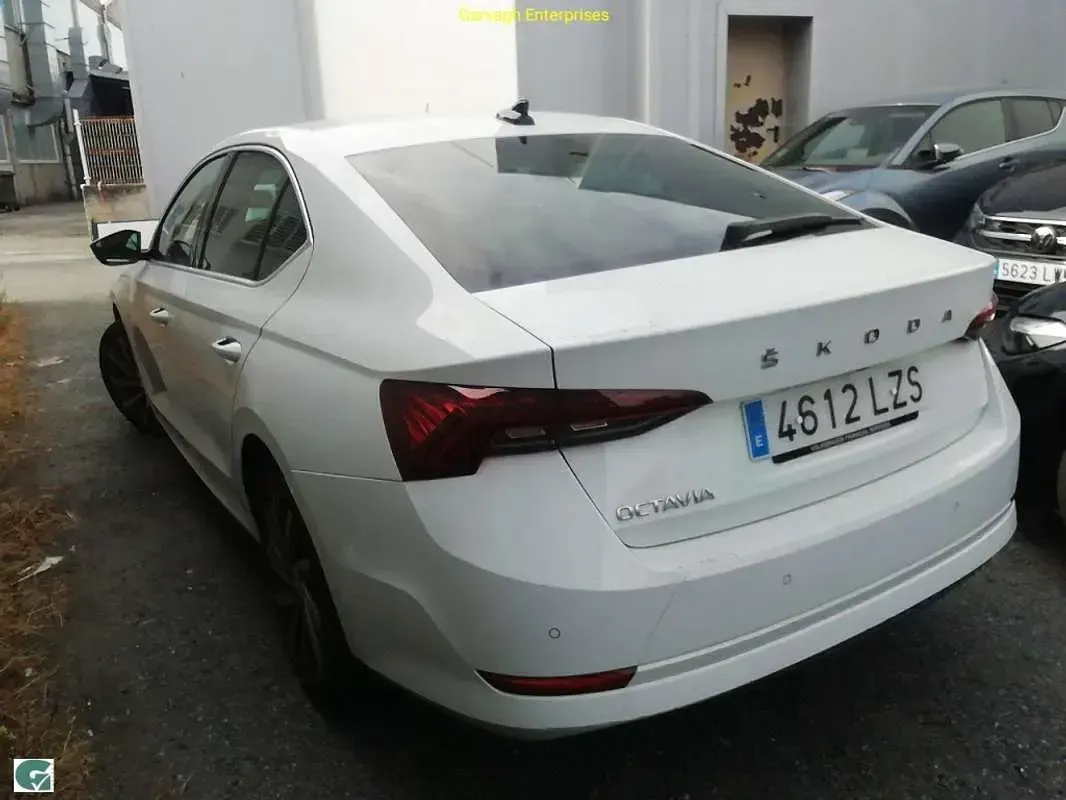 Usado Skoda Octavia Style 150 CV (110 kW) 2022 Blanco Utilitario