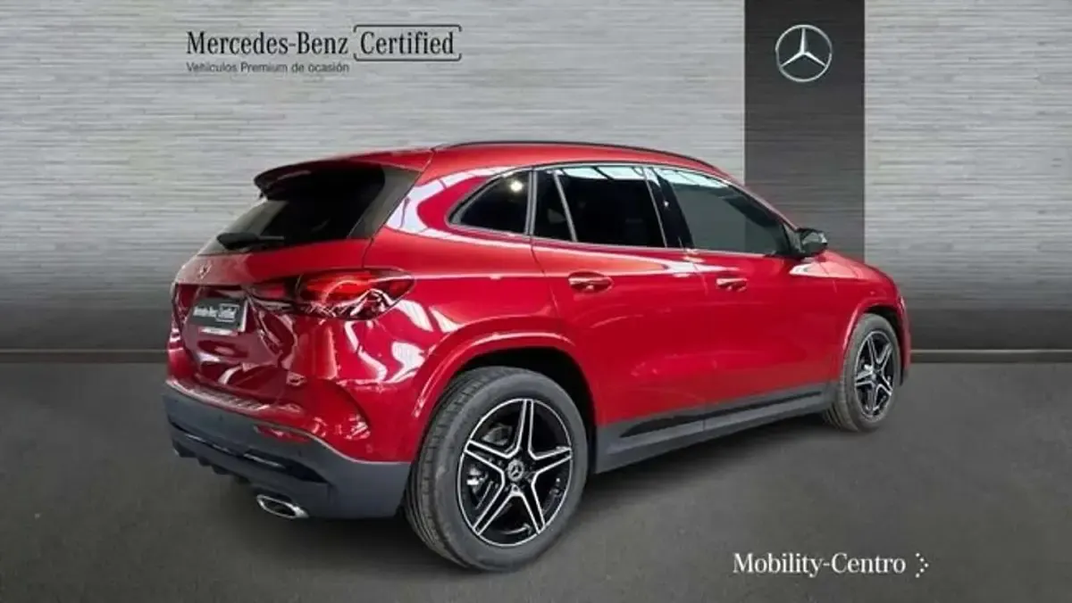 Usado Mercedes GLA200 150 CV (110 kW) 2025 Rojo SUV